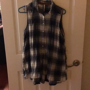 Plaid cotton sleeveless button up shirt